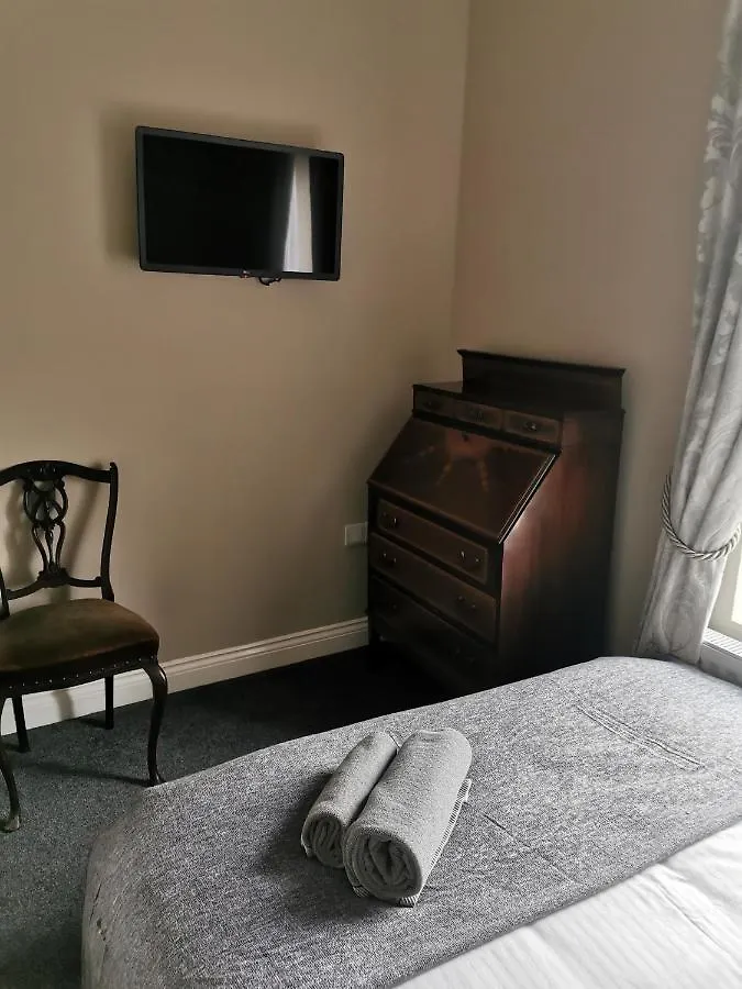 Apartment 6 Dbl Bed, Central Huddersfield House Inc Parking