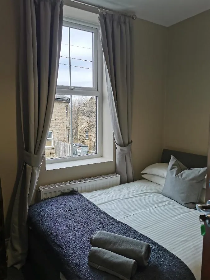Apartment 6 Dbl Bed, Central Huddersfield House Inc Parking United Kingdom